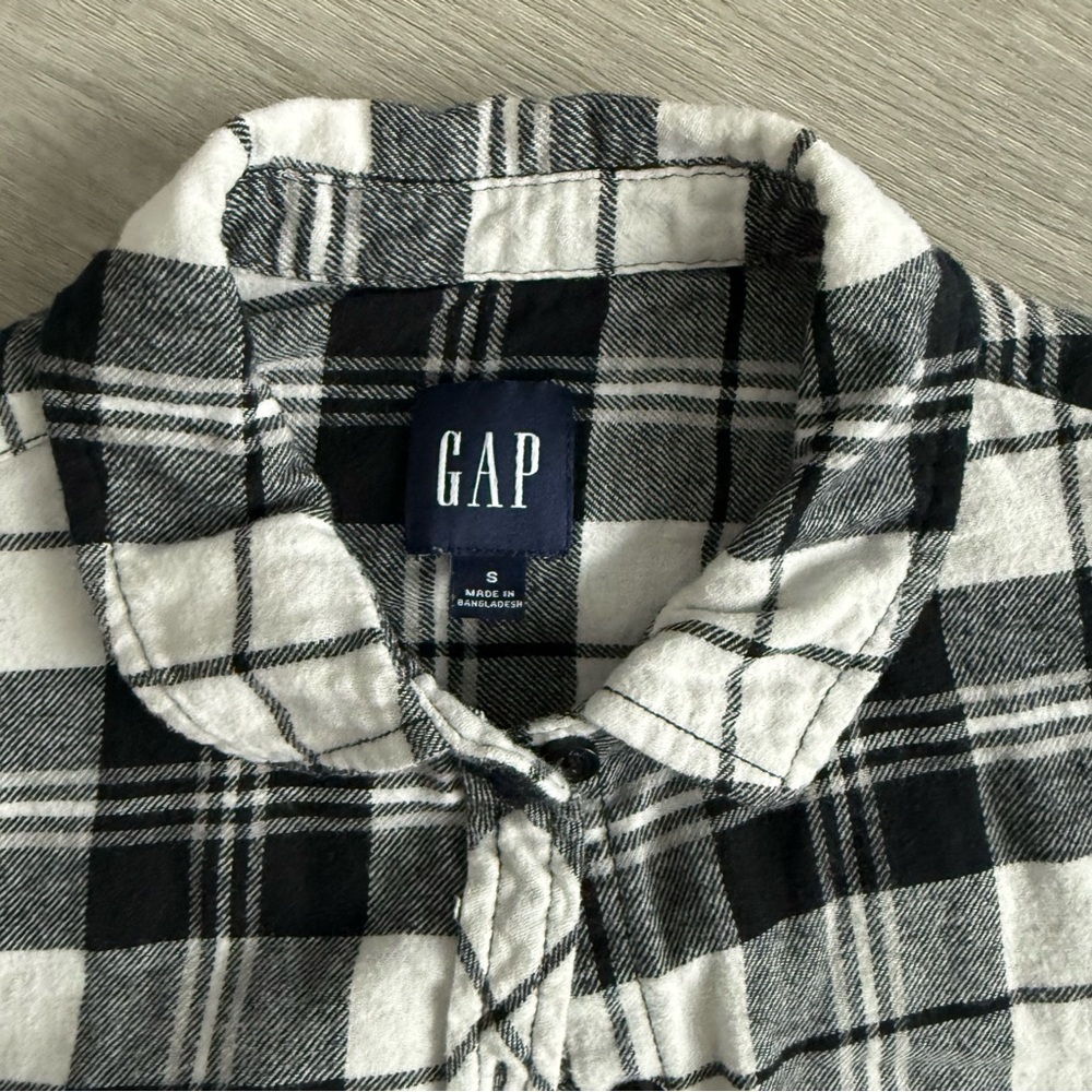 GAP Women’s  Black and White Plaid Shirt - Picture 2 of 3